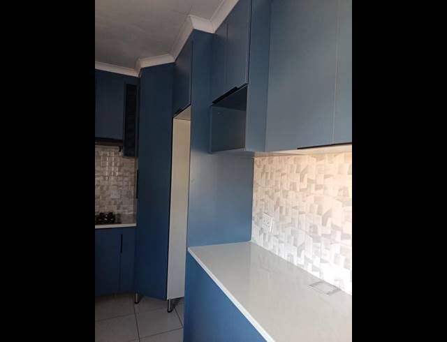 2 BEDROOM PROPERTY TO RENT IN LAMBTON GARDENS